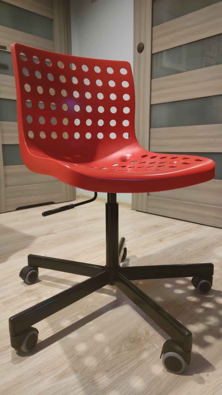 Fotel biurowy IKEA SKÅLBERG dla dziecka
Mogę sprzedać razem z biurkiem