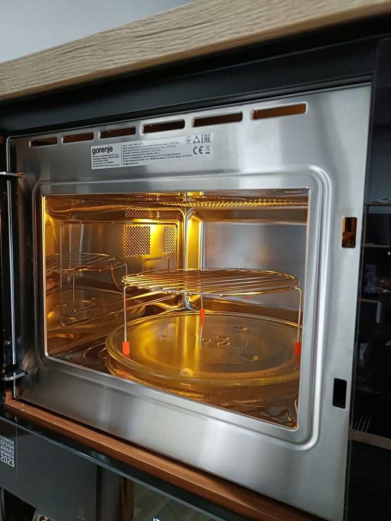 Kuchenka mikrofalowa BMI251SG3BG + Piekarnik parowy BSA6747DGWI