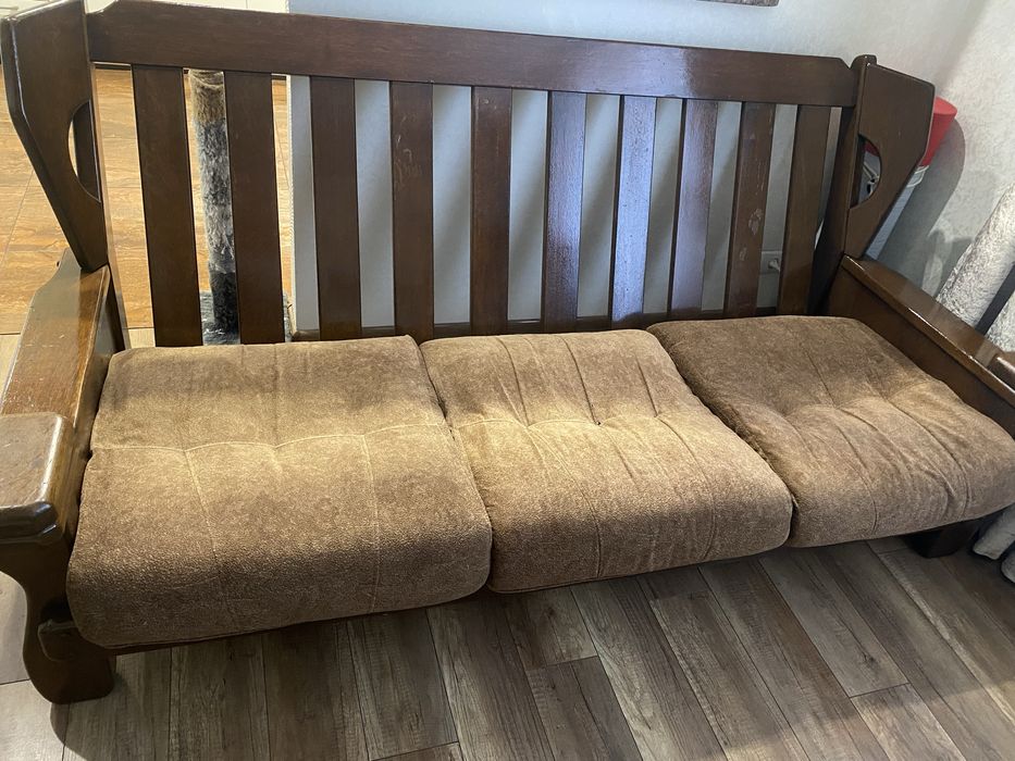 Диван з натурального дерева