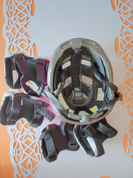 Kask rowerowy dla dziewczynki z ochraniaczami