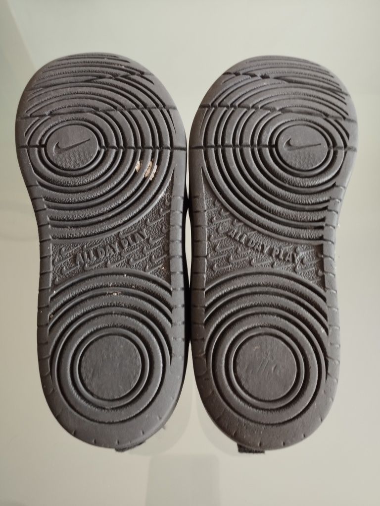 Sapatilhas menino Nike T30 usadas
