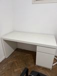 Secretária e cadeira do Ikea