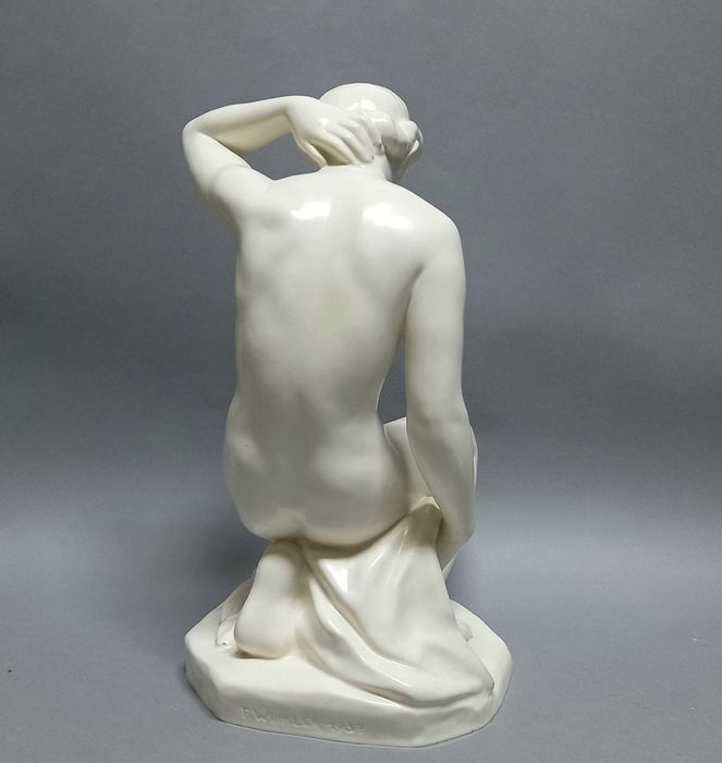 Akt - kąpiąca się, figura Rödental, proj. Fritz Winkler