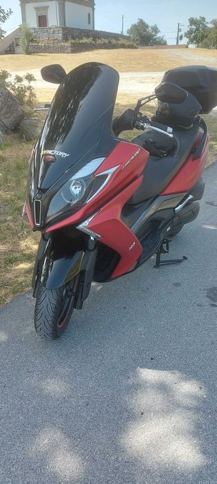 Maxi scooter kymco super dink 125cc com equipamento