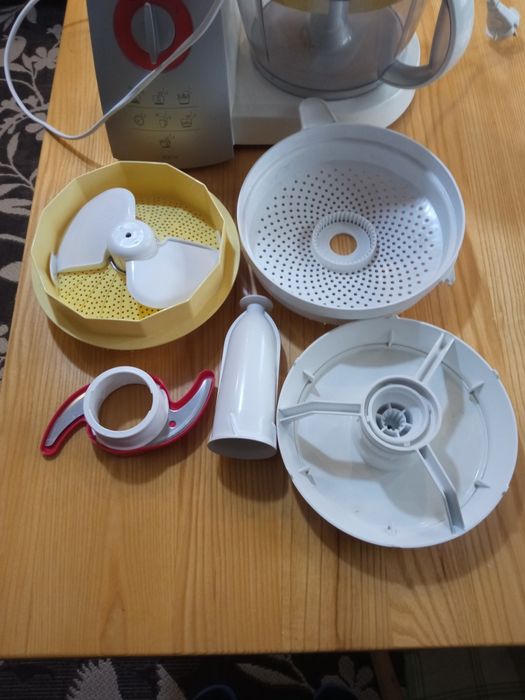 Комбайн BOSCH MCM5529 у повній комплектації.