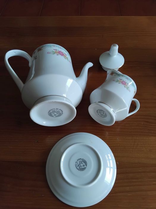 Cafeteira e leiteira porcelana