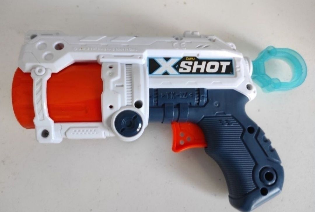 X-shot ,wyrzutnia pistolet na strzałki