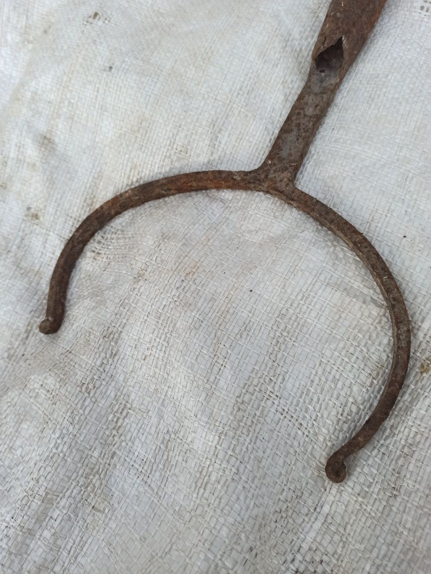 Старовинний кований вилошник рогач для печі