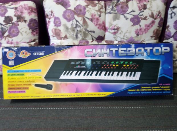 Продам синтезатор музыкальный пианино