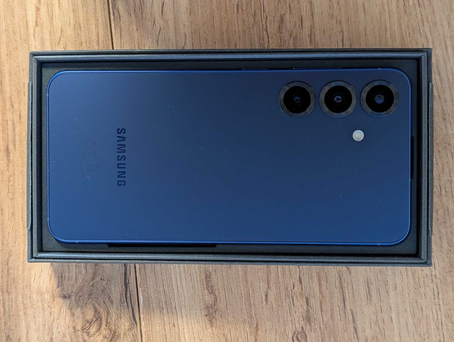 Samsung Galaxy S25 12/512 GB Granatowy Stan Idealny (Jak Nowy)