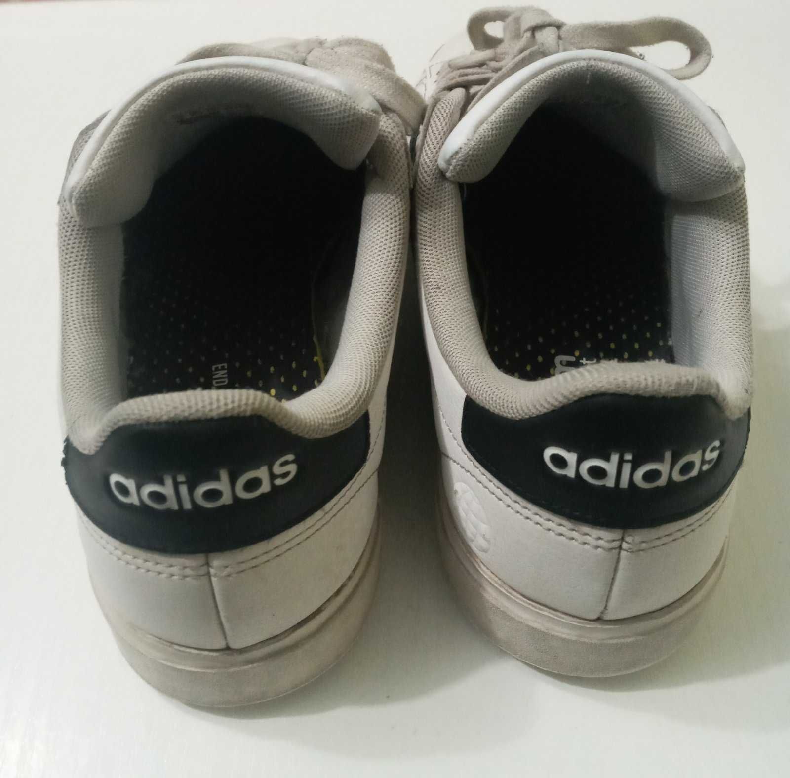 Кроссовки Adidas белые кожа длина по стельке 26 см