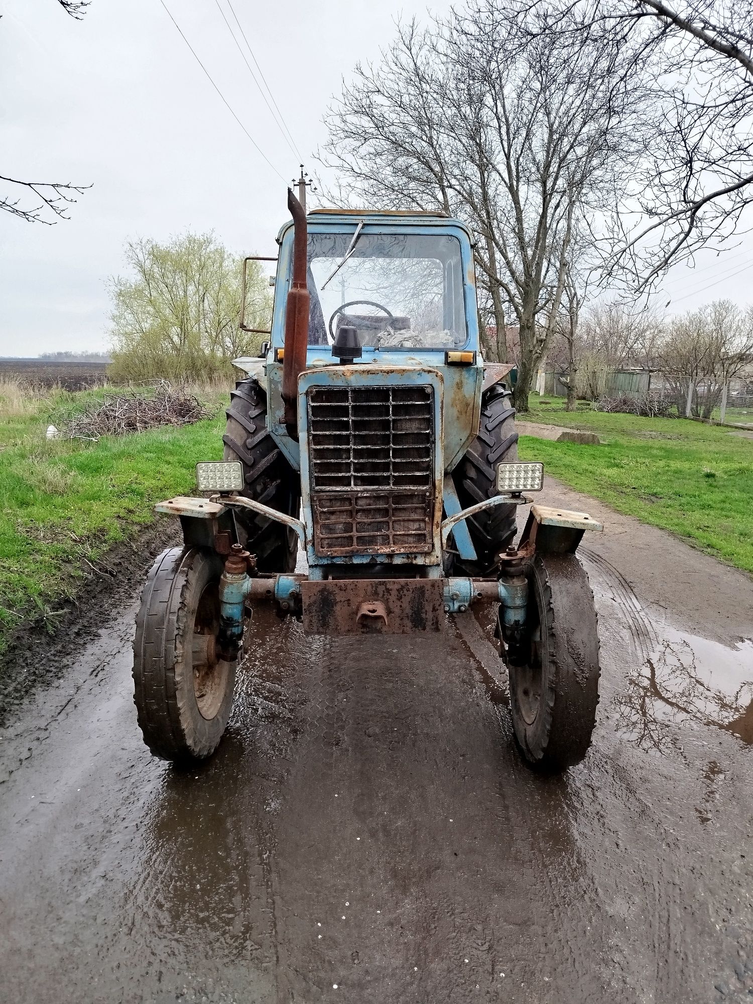 Трактор МТЗ 80 в робочому стані.