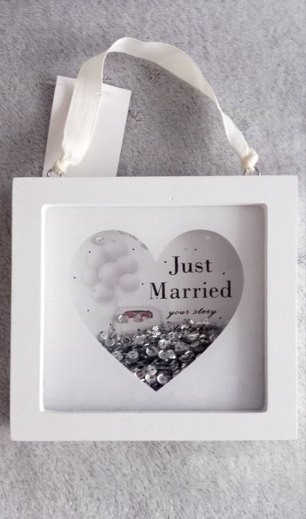 Ramka na zdjęcie pary młodej, prezent ślubny. Just Married.