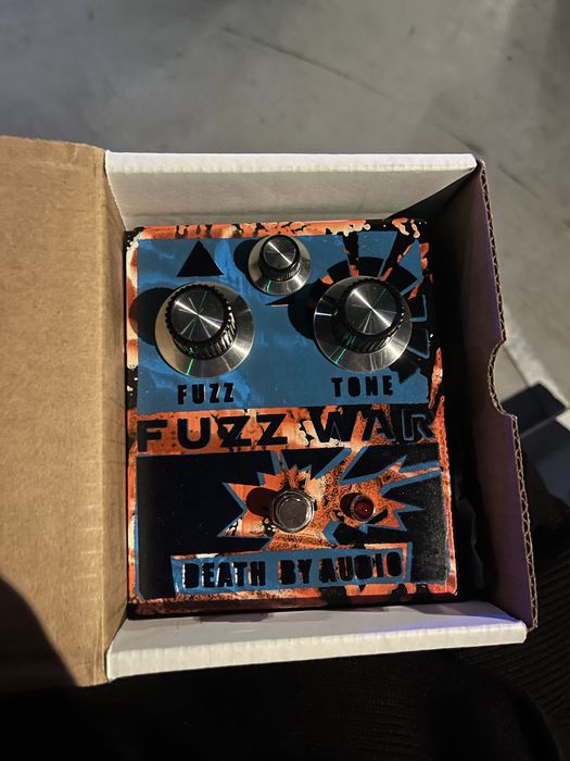 Death by Audio Fuzz War - limitowana edycja custom paint