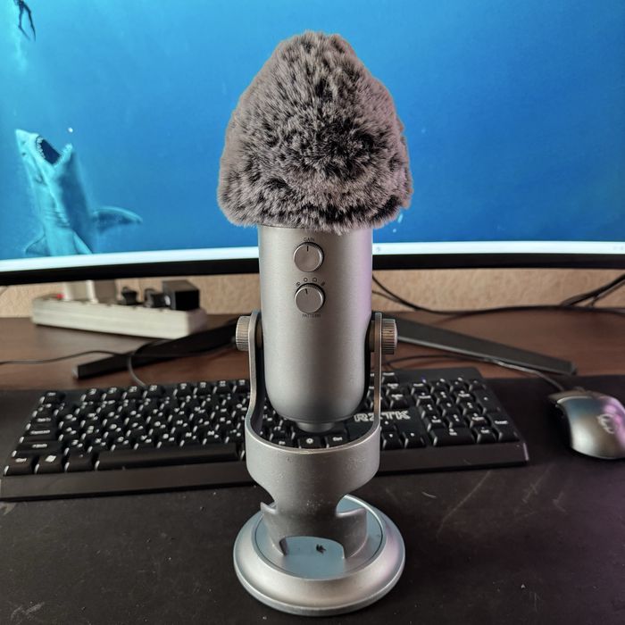 Мікрофон Logitech Blue Yeti для стрімів, подкастів