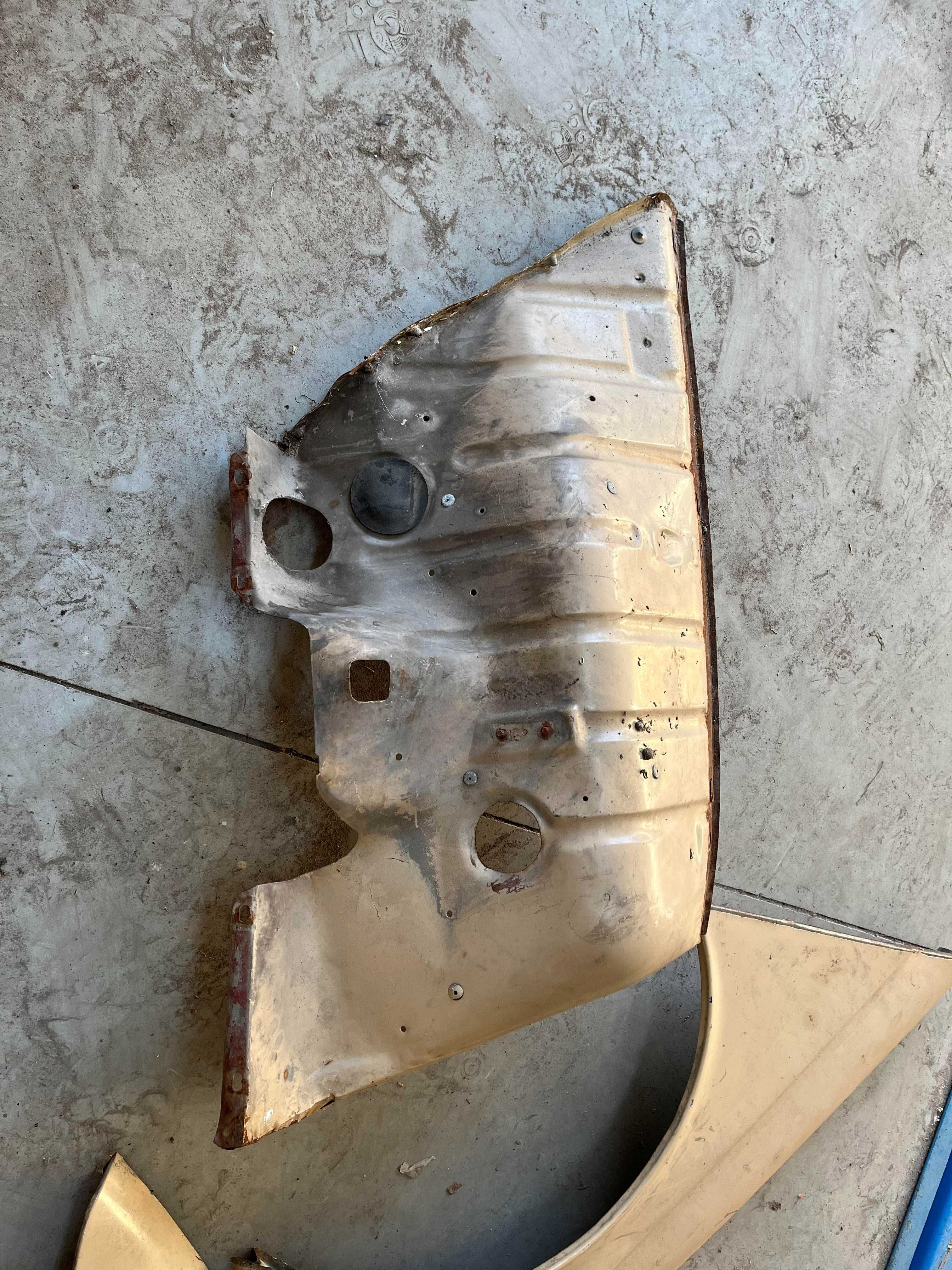 Vendo varias peças para a Renault 4L GTL