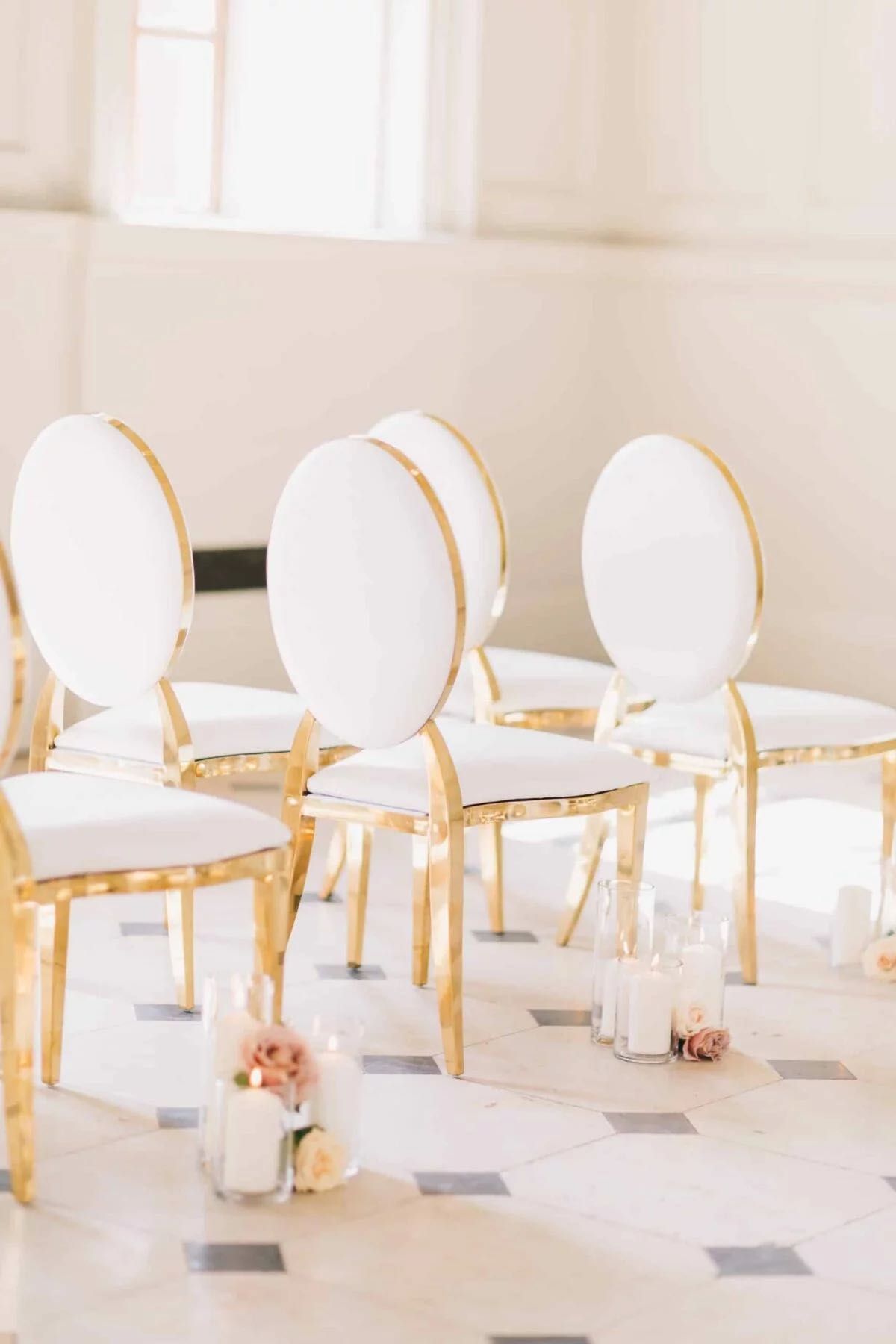 Eleganckie krzesła glamour – złote krzesła biało złote
