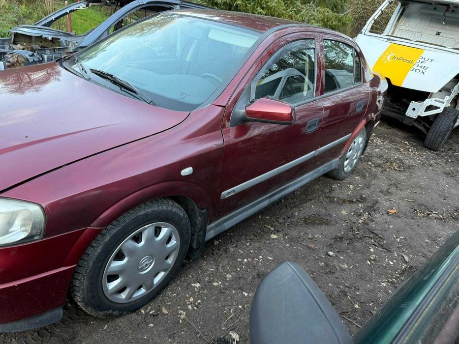 Na części  lusterko klapa grill ćwiartka podłużnica opel astra G