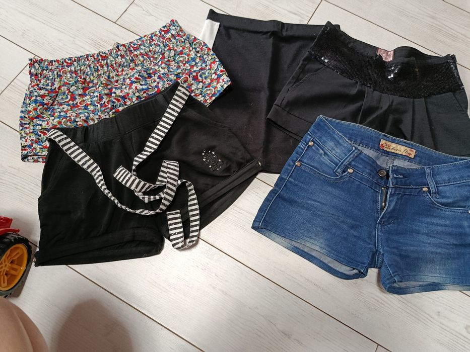 Набір літніх речей.