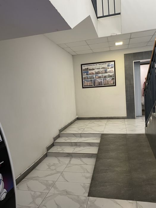 Продам дворівневу з чорновим ремонтом м. Академіка Павлова