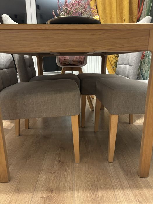 Stol rozkladany i krzesla komplet