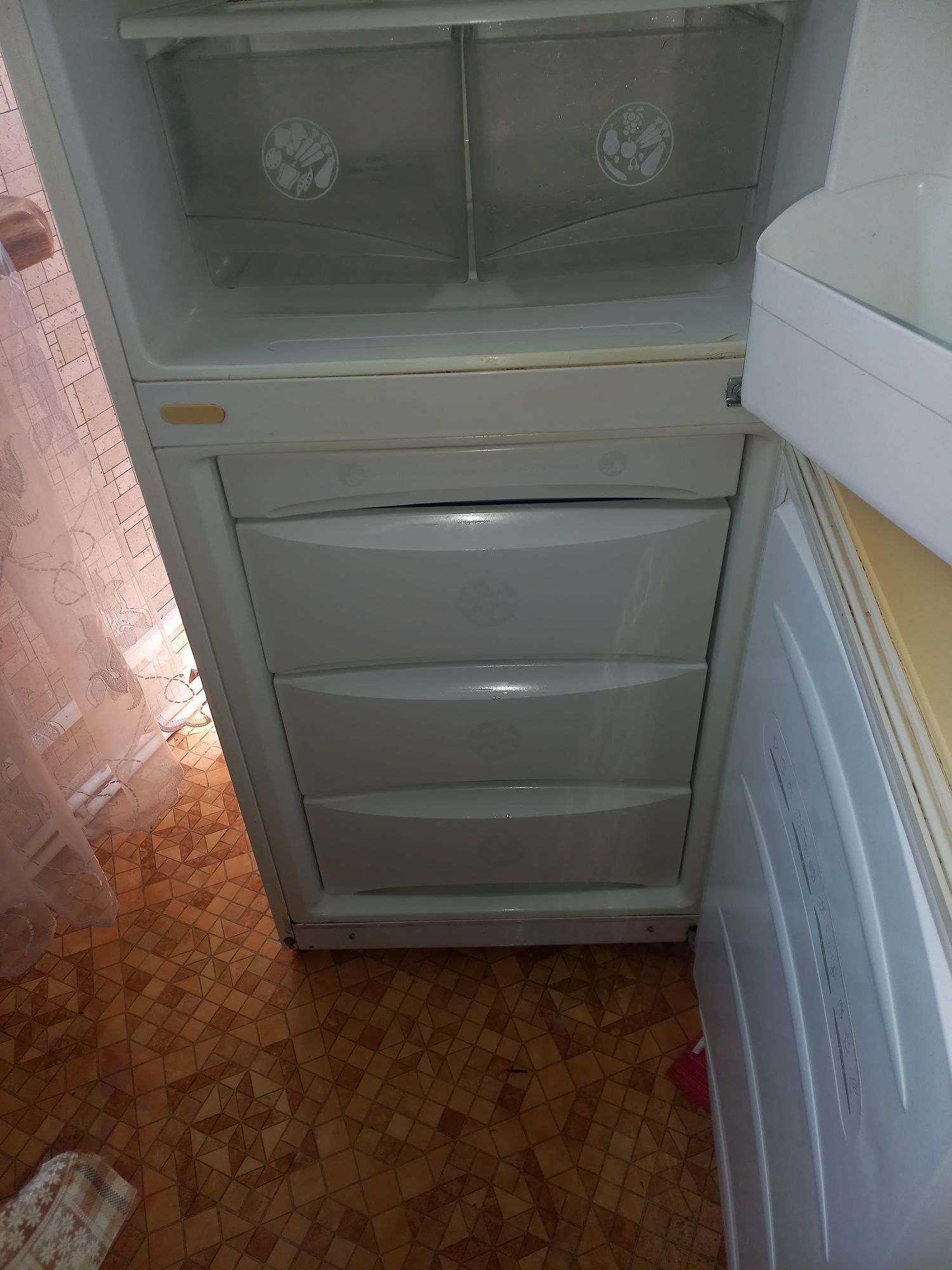 Продам Холодильник LG GR-389SQF