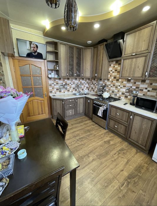 Продам свою квартиру сталинка