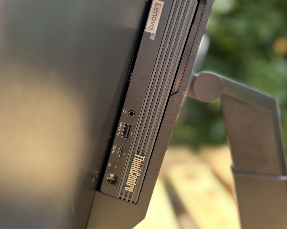 Моноблок Lenovo ThinkCentre TIO 24 G3/Ryzen 3 3200GE/8GB/256GB/24"FHD