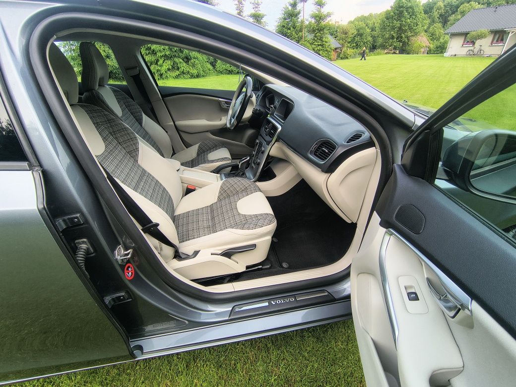 Volvo V40 2.0D D2 /automat/