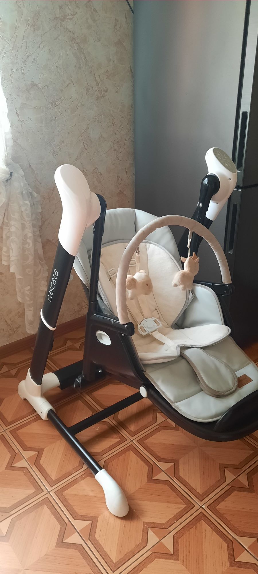 Стілець гойдалка для годування. Carrello Cascata