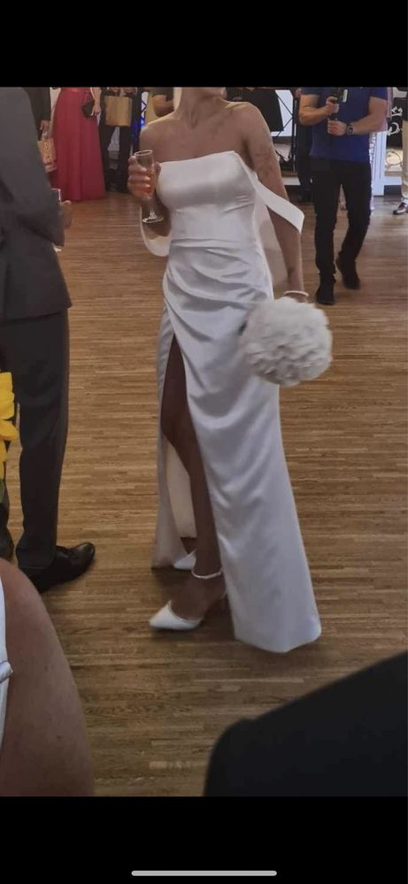 Suknia ślubna elegancka nowoczesna