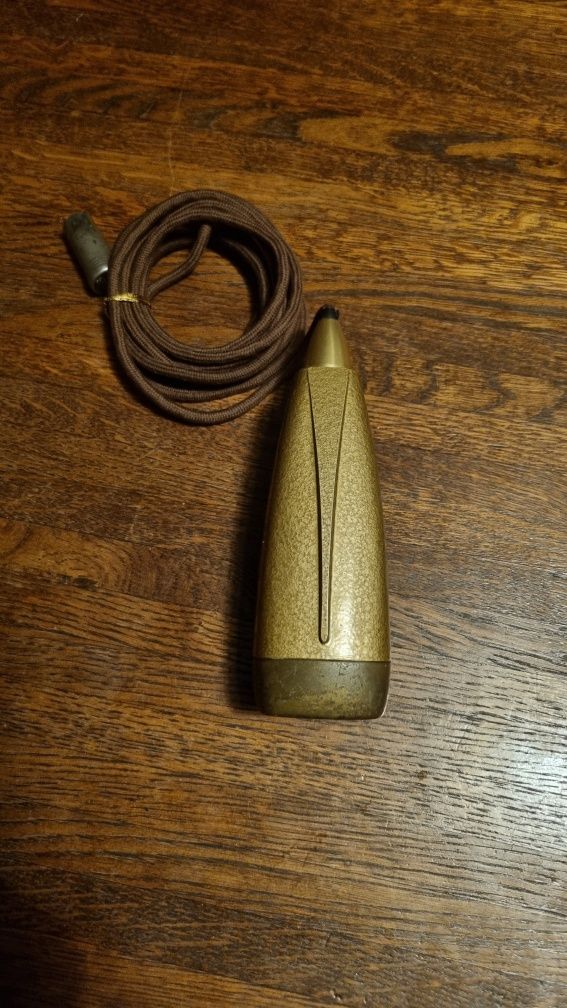 Zabytkowy mikrofon Grundig GDM 121