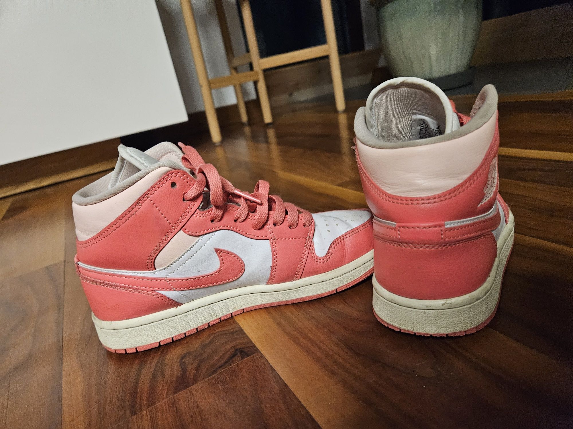 Air Jordan 1 Mid Strawberries and Cream (W)