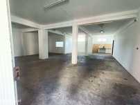 Garagem/ armazém com escritório e casa de banho