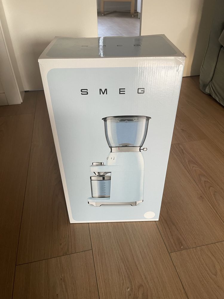 Moinho de café SMEG CGF11CREU - Branco
