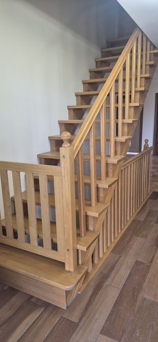 Schody dębowe ażurowe 14 stopni z poręczą i furtką