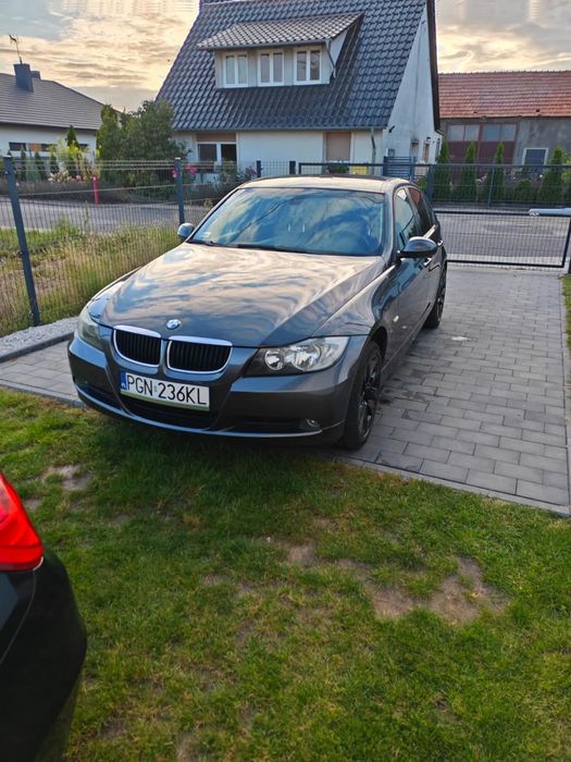 BMW Seria 3 BMW e90 318d zadbane