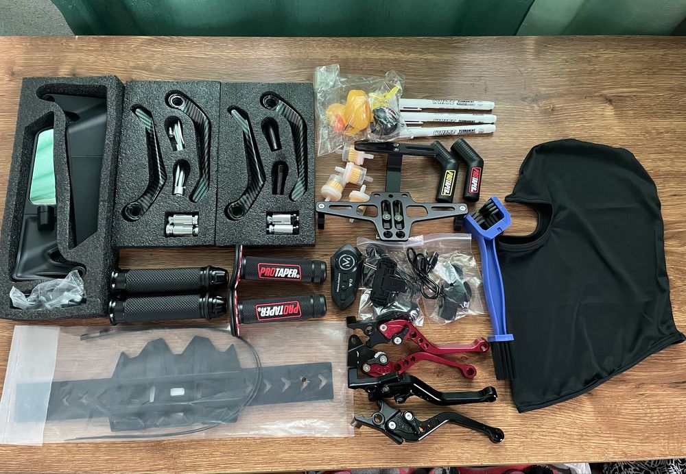 Продам аксесуари до мотоцикла