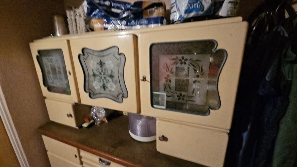 Kredens, byfyj,  prl