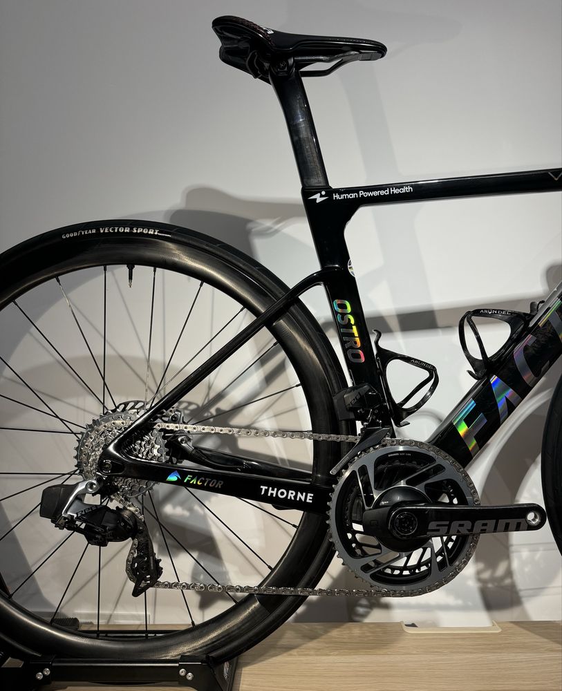 Factor Ostro VAM – SRAM Red eTap AXS 2x12 Quark Vision Metron Rozm.52