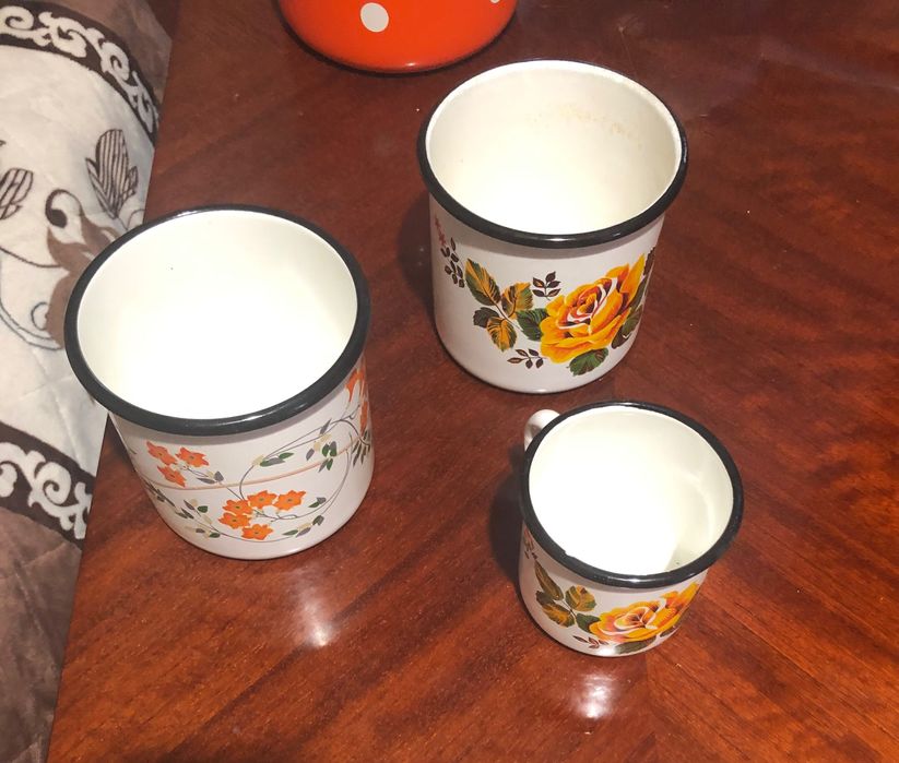 Посуд - кастрюлі, бідон, ковшик