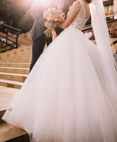 Весільна сукня. Весільне плаття кольору айворі
