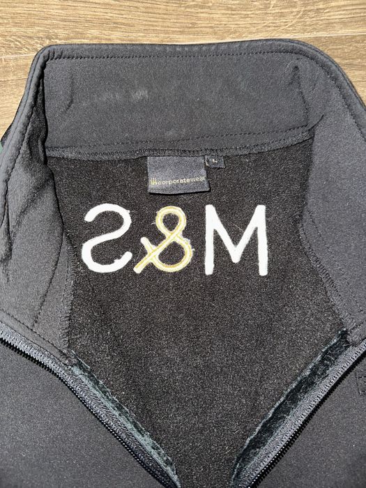 Чоловіча софтшелл куртка M&S чорного кольору з зеленими вставками