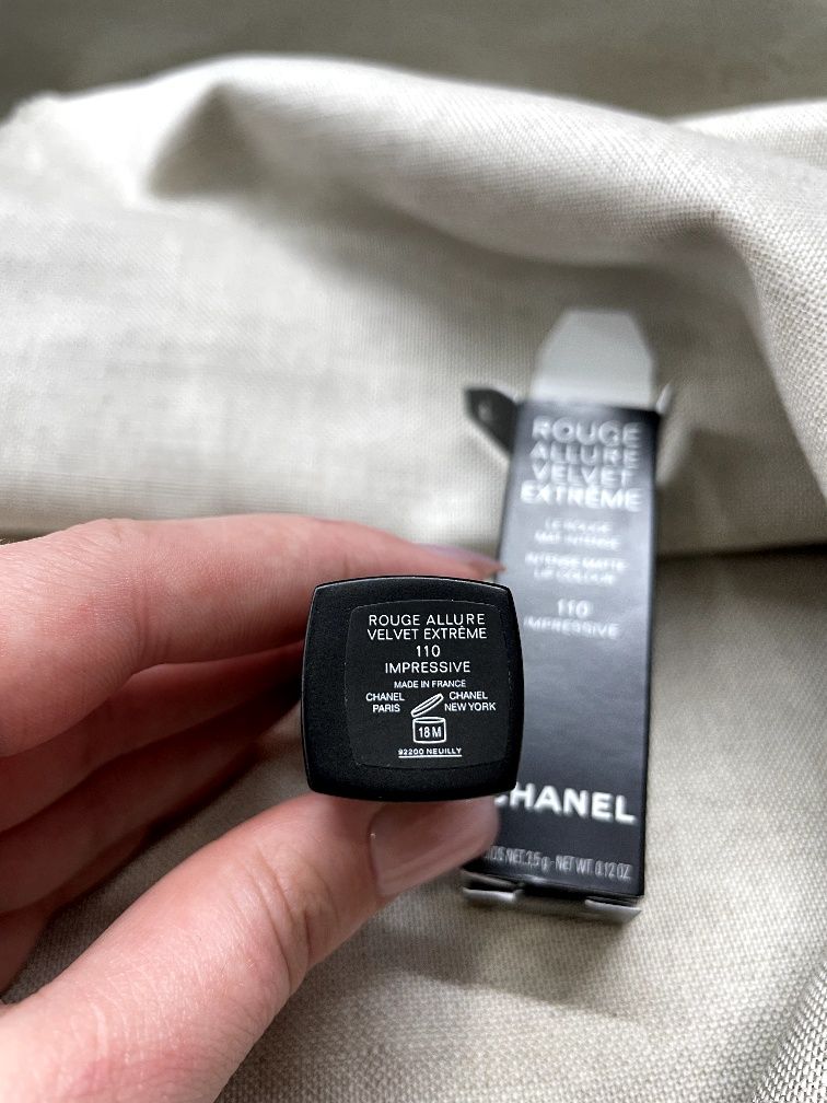 помада Chanel rouge ALLURE VELVET EXTRÊME 110