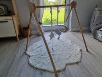 Baby gym stojak edukacyjny Muzpony