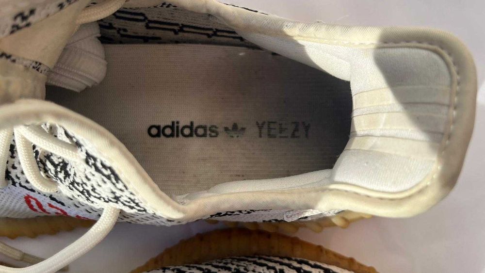 Yeezy Boost 350 V2 Zebra