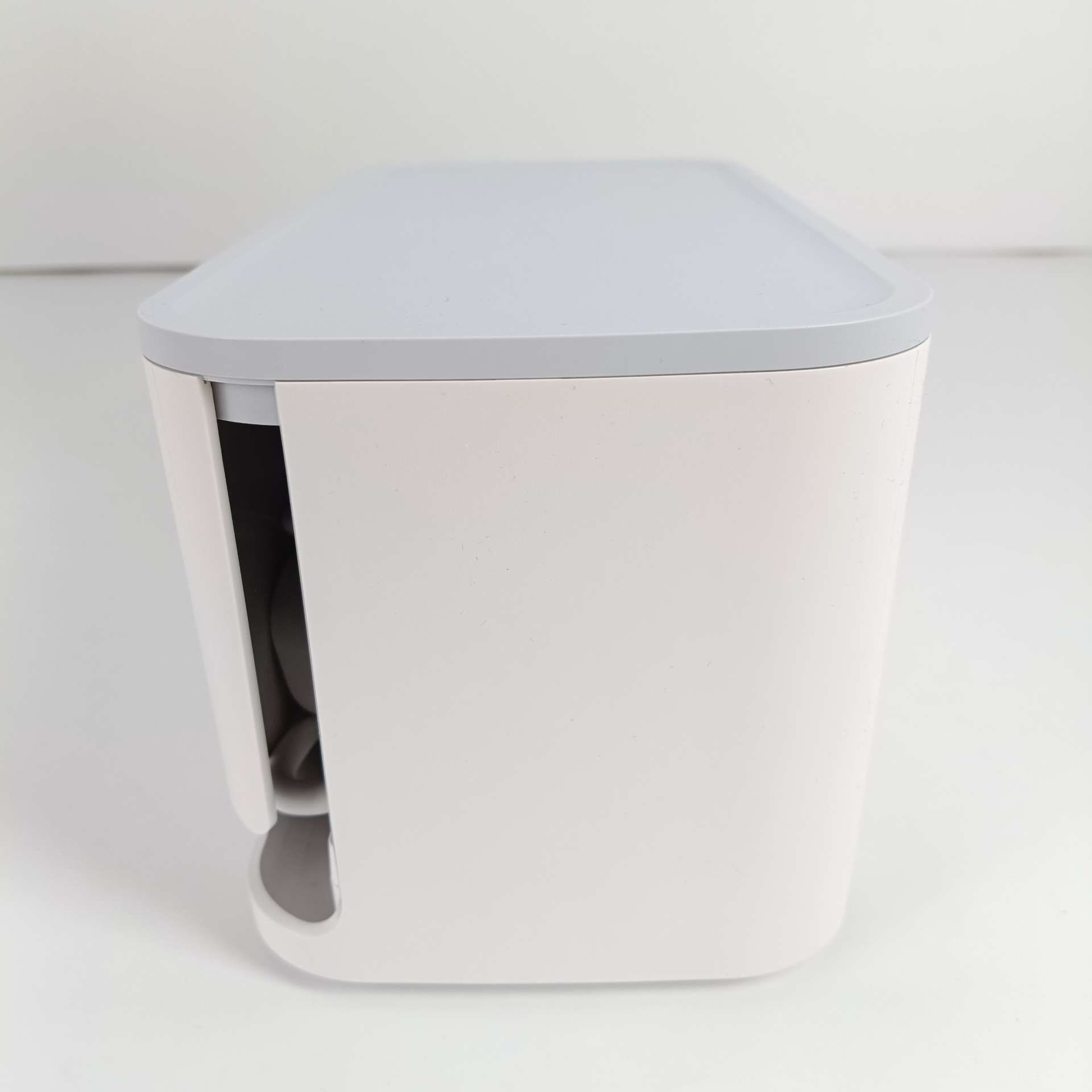 ACROPAQ 8 w 1 Cable Cover Box – do przechowywania kabli