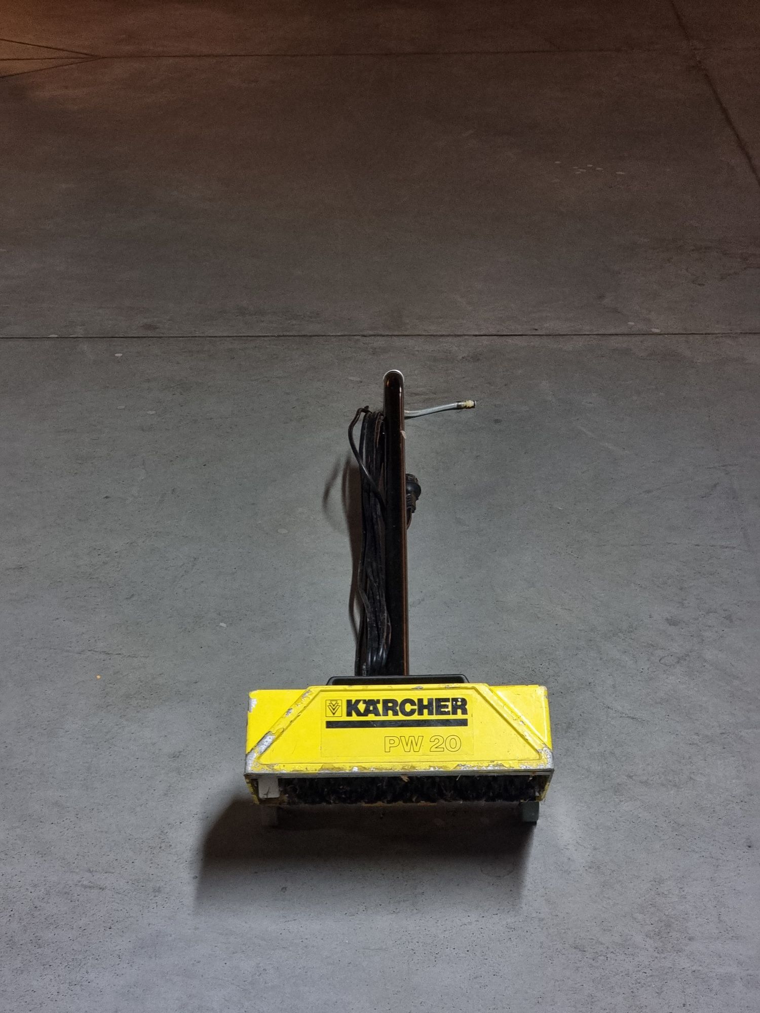 Szorowarka do wykładzin Karcher PW20 do Karcher Puzzi + druga GRATIS