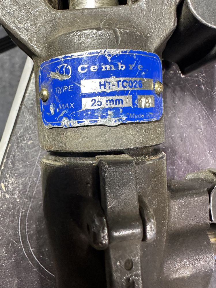 Кабелеріз гідравлічний CEMBRE HT-TC026