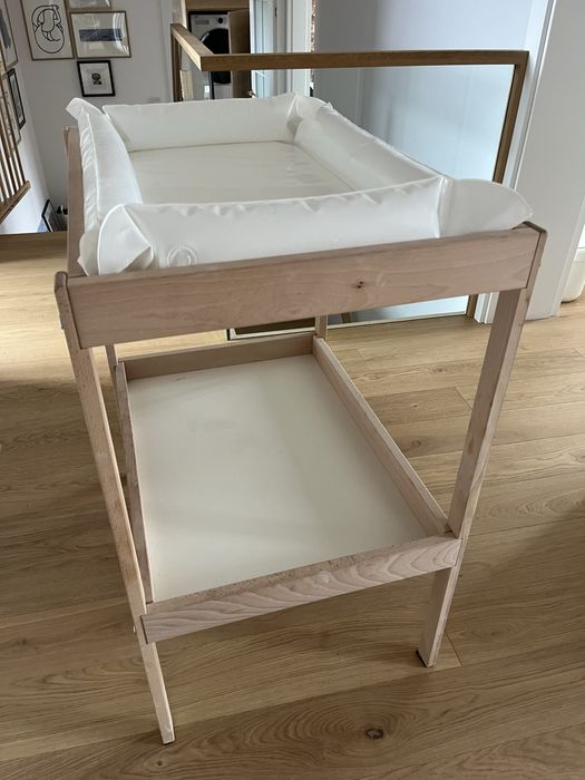 Przewijak ikea z pompowanym materacykiem.